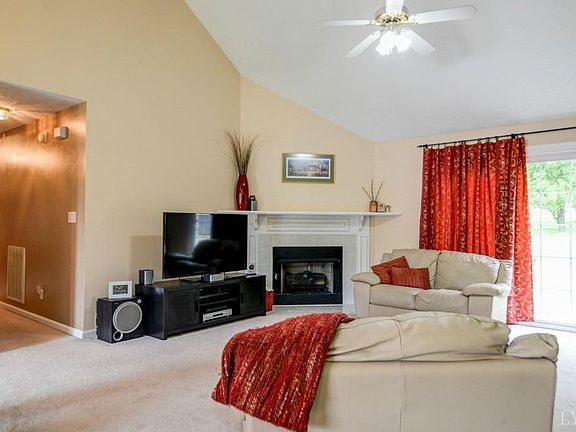 3rd image of 513 Bent Oak Ct