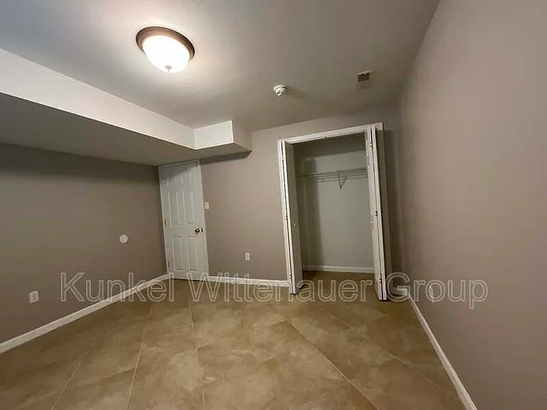 911 Victoria Ln — Photo 34