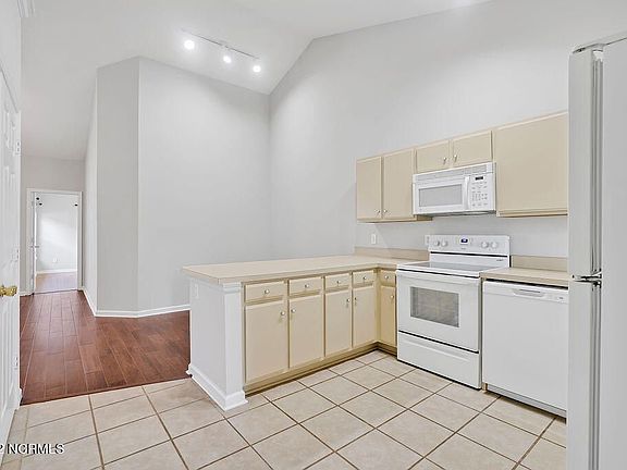 3rd image of 3908 Spicetree Dr