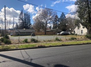 237 SW L St, Grants Pass, OR 97526