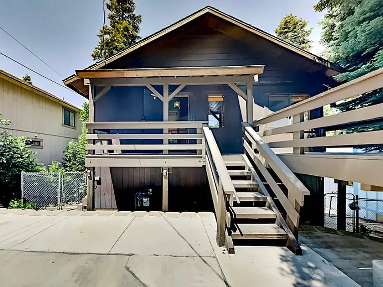 664 Ivy Ln — Photo 6