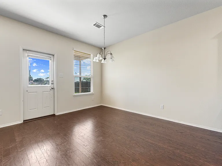 2239 Heaton St — Photo 8