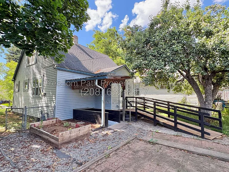 912 N C St — Photo 21