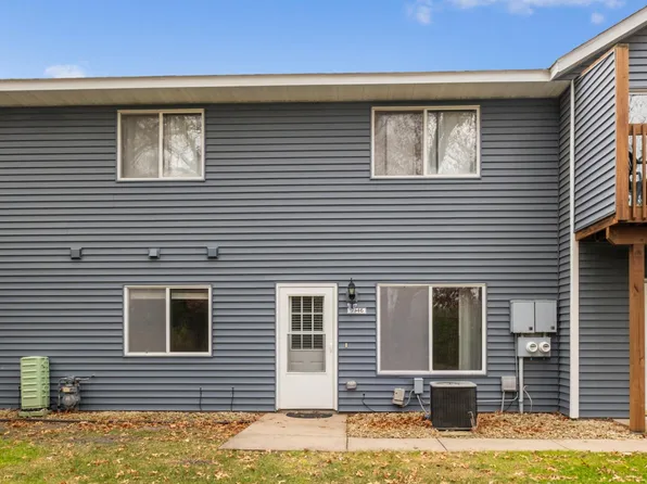 5946 Fernwood St, Shoreview, MN 55126