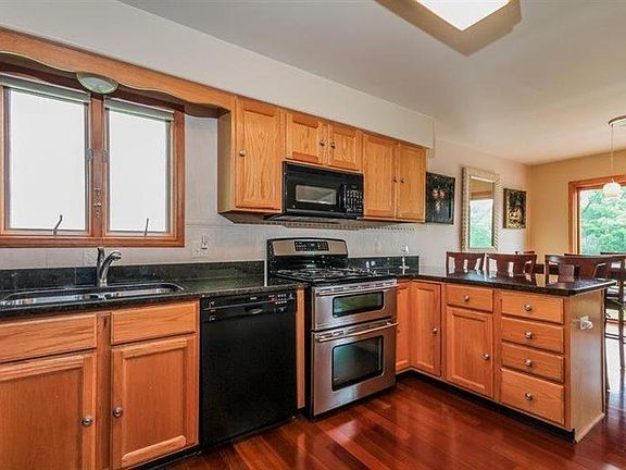 5th image of 1326 Colony Dr