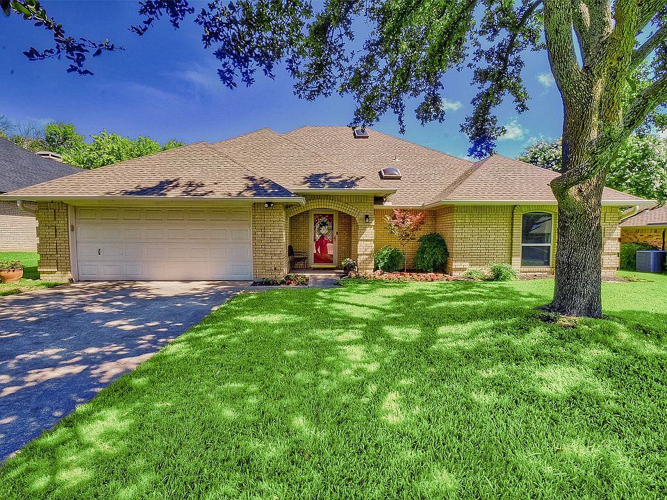 1st image of 10156 Stoneleigh Dr