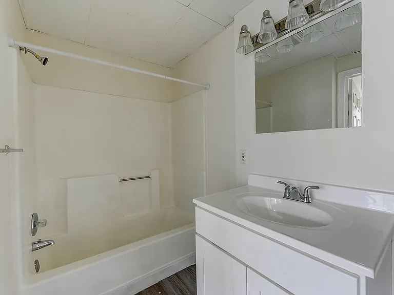 Bathroom | Franklin Manor Bathroom | Franklin Manor
