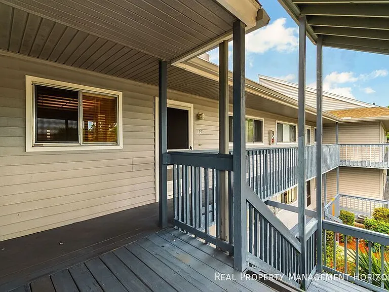 251 Fenwick Dr #14 — Photo 2