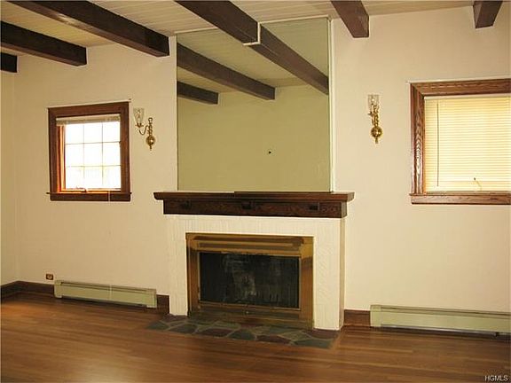 4th image of 337 E Grand St