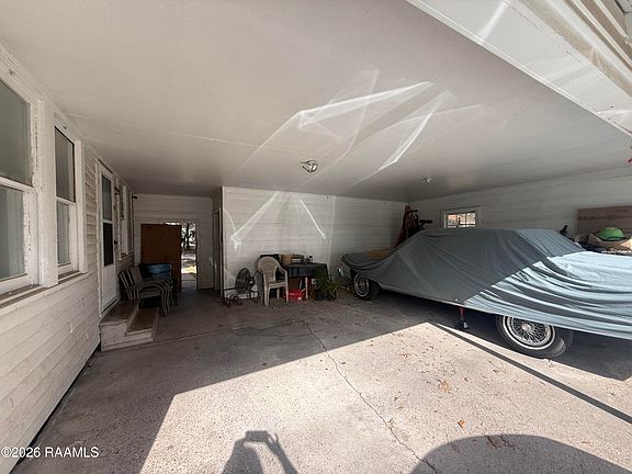 4th image of 300 Boudreaux St