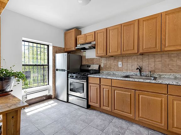 3rd image of 492 Willoughby Ave #Penthouse