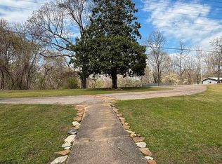 471 Hillcrest St, Selmer, TN 38375
