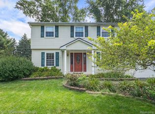 1378 Cherrystone Ct, Wixom, MI 48393