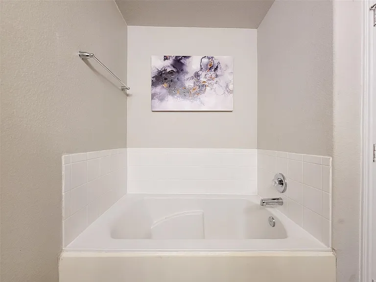 8003 Ecru Ln — Photo 32
