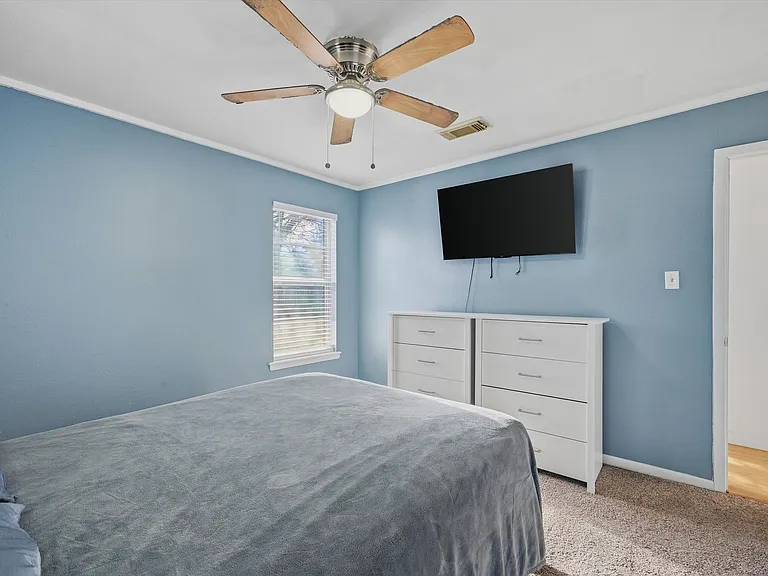 600 E South St — Photo 12