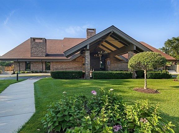 Lake Hinsdale Village Club House