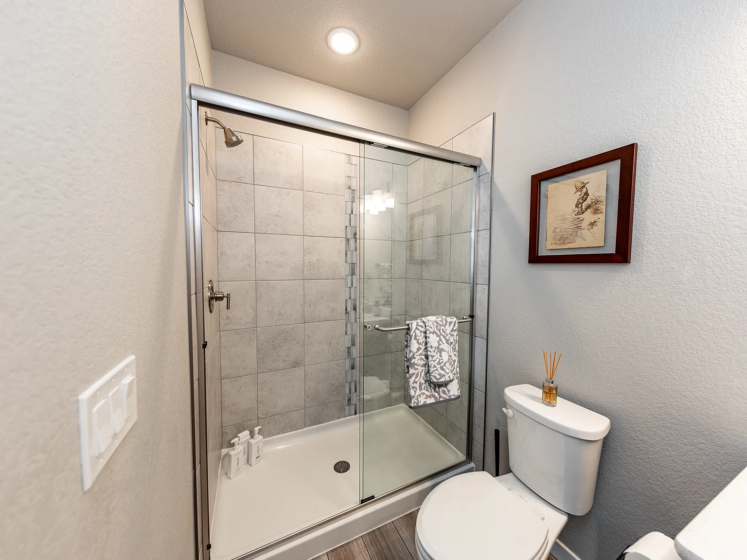 6 bed, 3.5 bath, 3377 sqft, $3,232 — Photo 4
