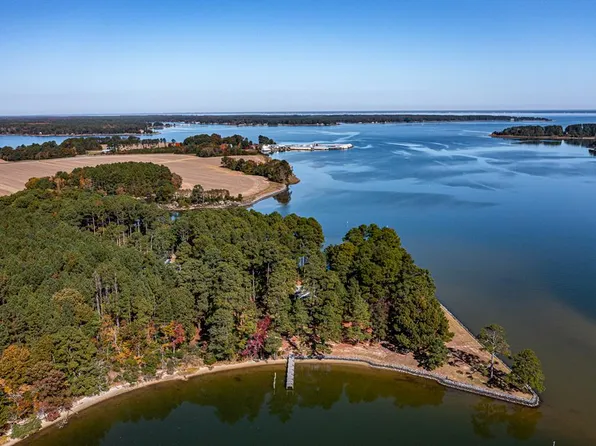 535 Courtney Ln, Callao, VA 22435