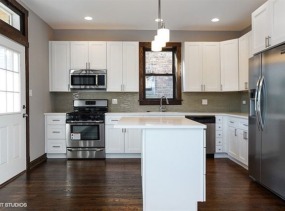 5th image of 6643 N Ashland Ave