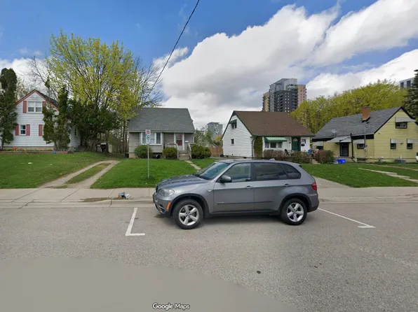 32 Fir St, Waterloo, ON N2L 3H5