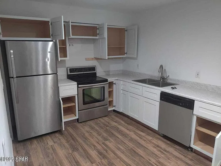 1006 E 2nd Ct — Photo 7