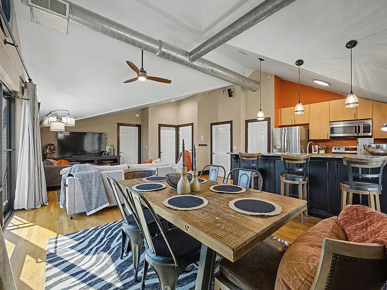 261 S Limestone St #304 — Photo 20