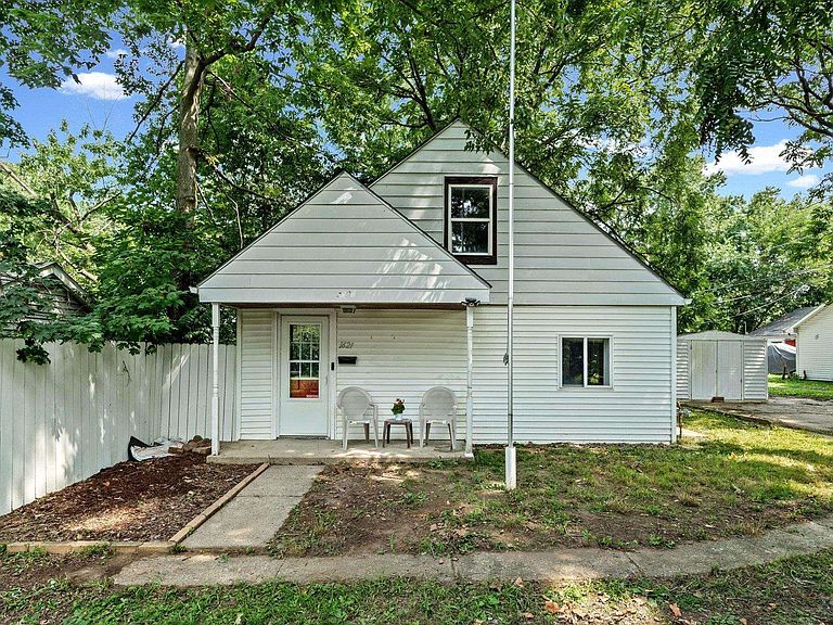 Listing photo 2