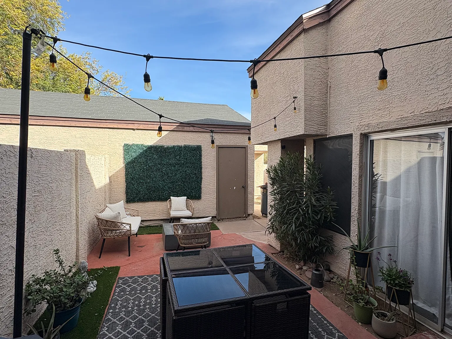 2 bed, 1.5 bath, 1174 sqft, $2,300 — Photo 2
