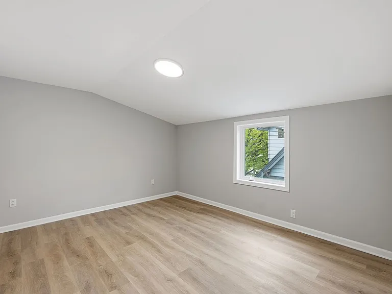 341 Diamond Bridge Ave #2 — Photo 18