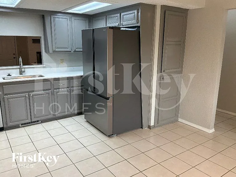 1008 Sennybridge Dr — Photo 7