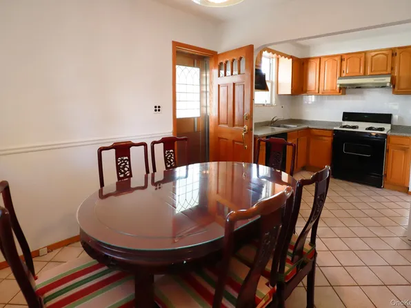 5036 190th St, Fresh Meadows, NY 11365