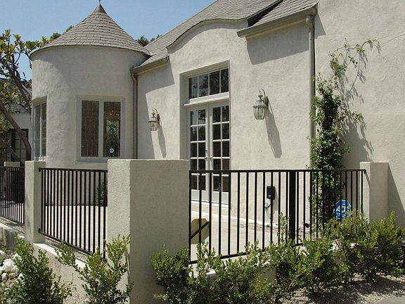 detail of large front yard patio