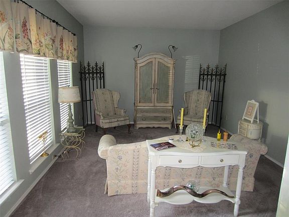 3rd image of 1368 Boyd St
