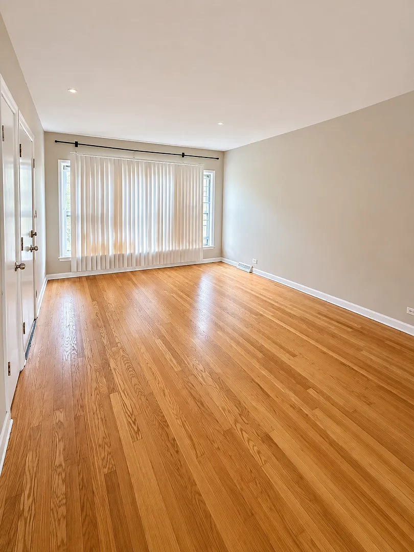 2 bed, 950 sqft, $1,499 — Photo 3