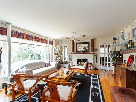 3rd image of 2405 Fox Meadow Ln