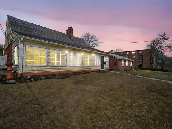 77 Locust St, Holyoke, MA 01040