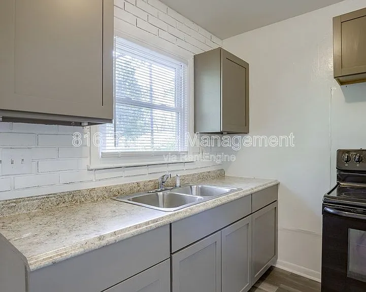 10009 Hardesty Ave — Photo 9