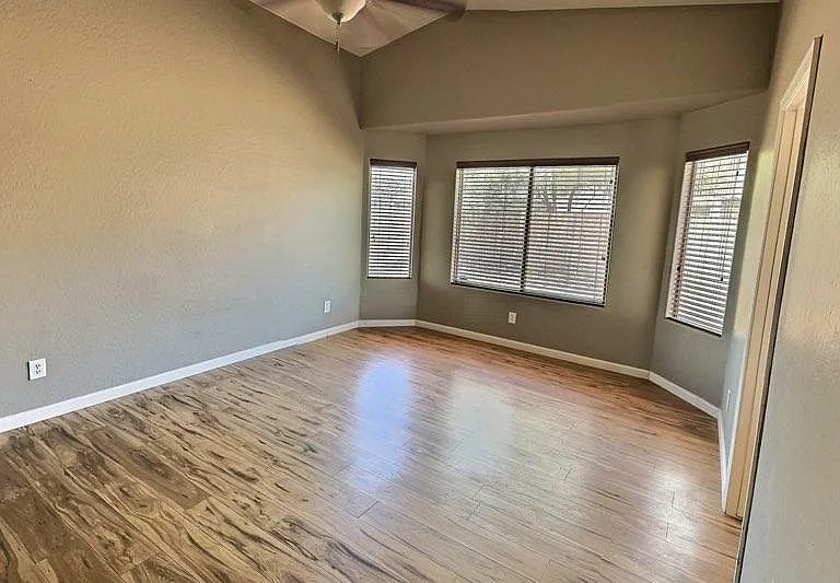 2452 W Tamarisk Ave — Photo 10