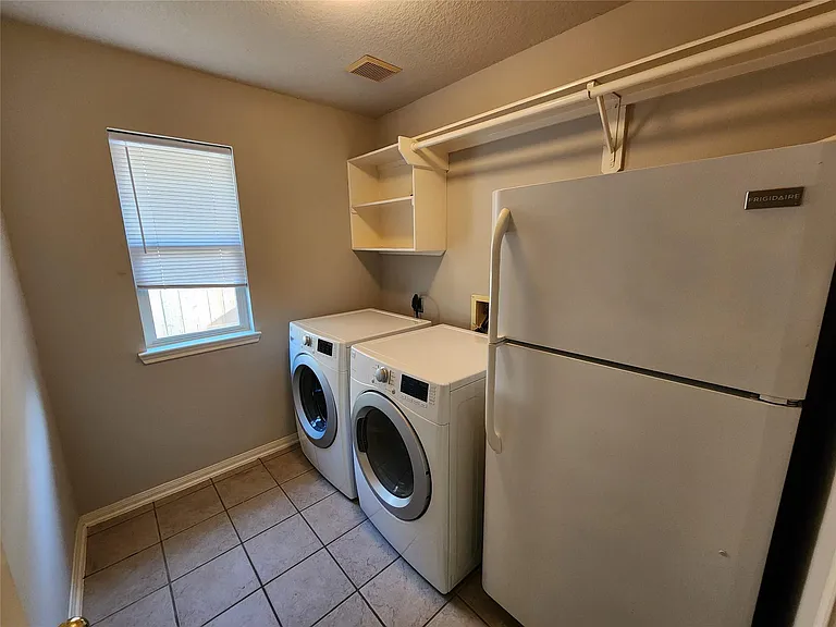1011 Lexington Green Dr — Photo 18