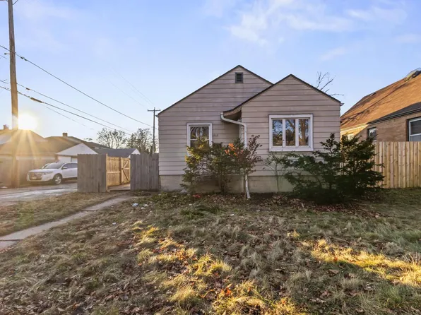 3855 South 15th PLACE, Milwaukee, WI 53221