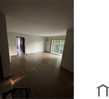 3rd image of 1005 E 194th St APT 204C