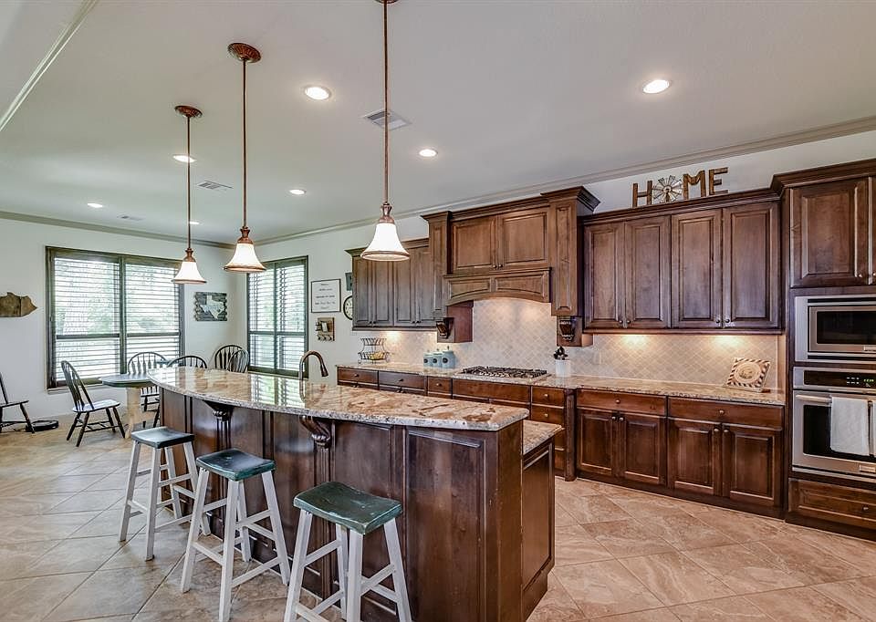 1st image of 207 Gaillardia Ct