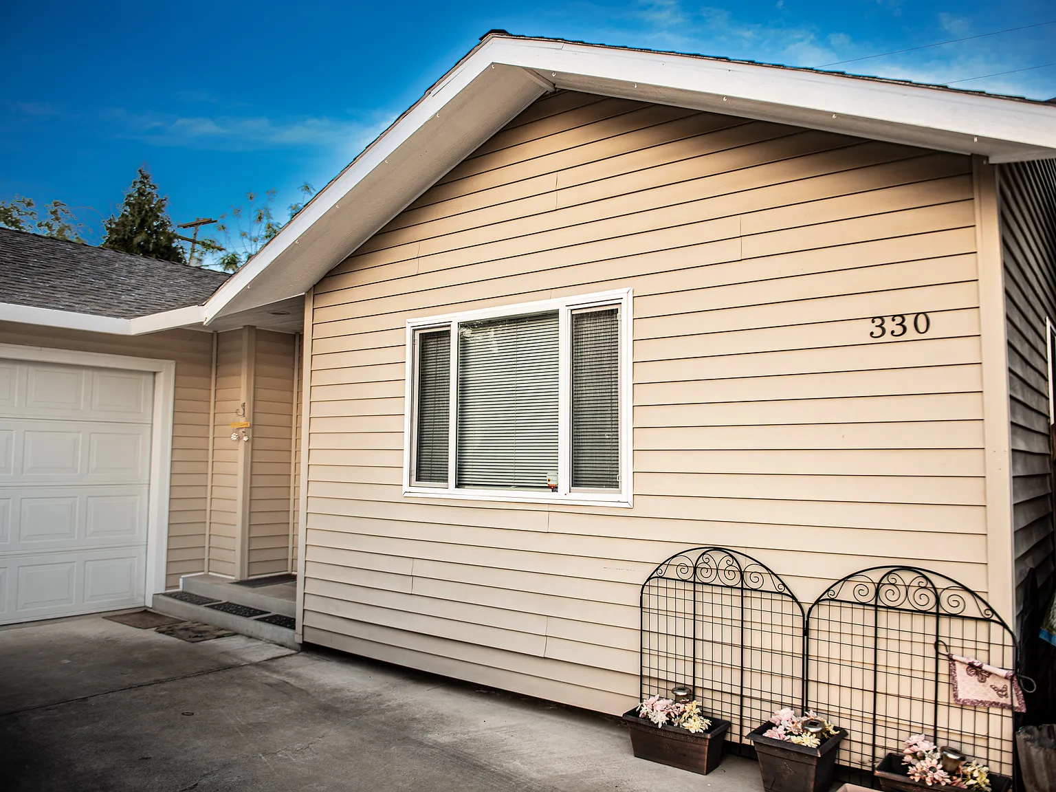 330 N Pleasant Ave — Photo 3