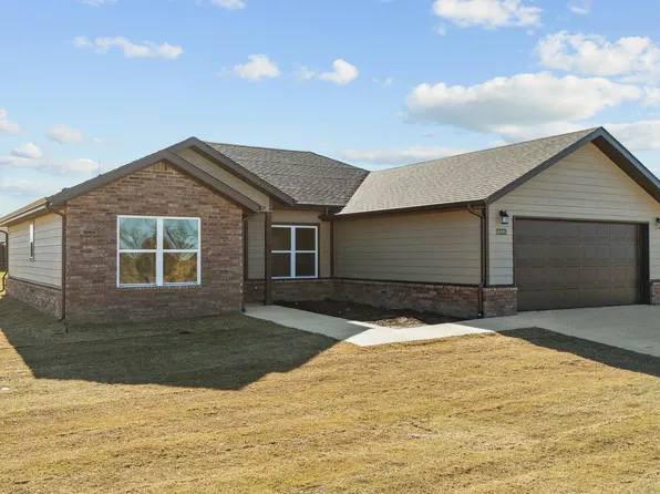 1122 Center Court Cir, Grove, OK 74344