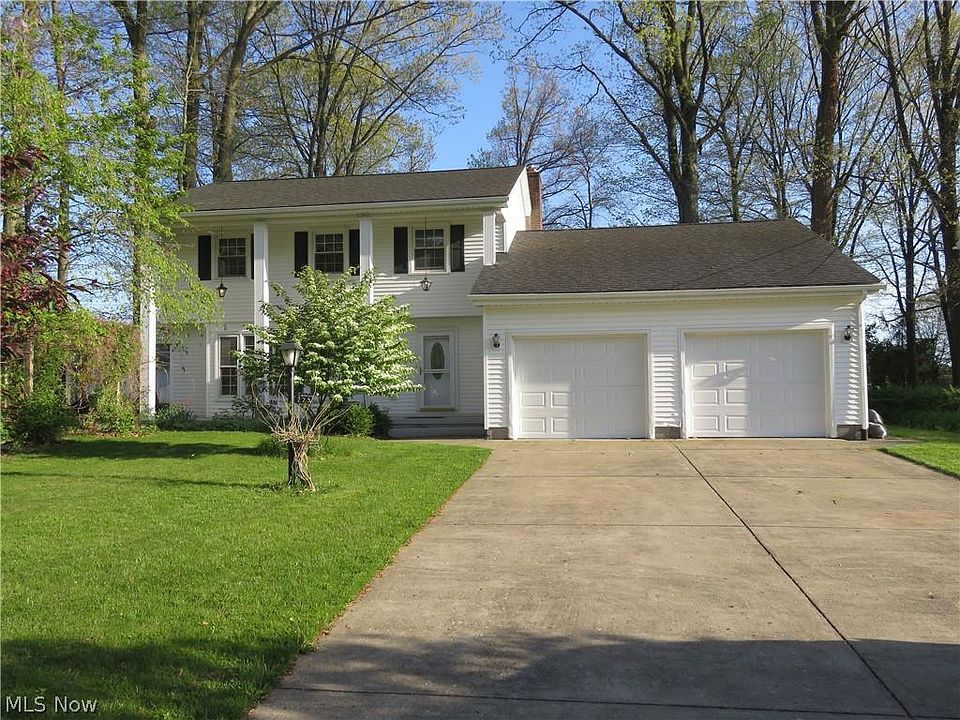 1st image of 775 Oakridge Dr