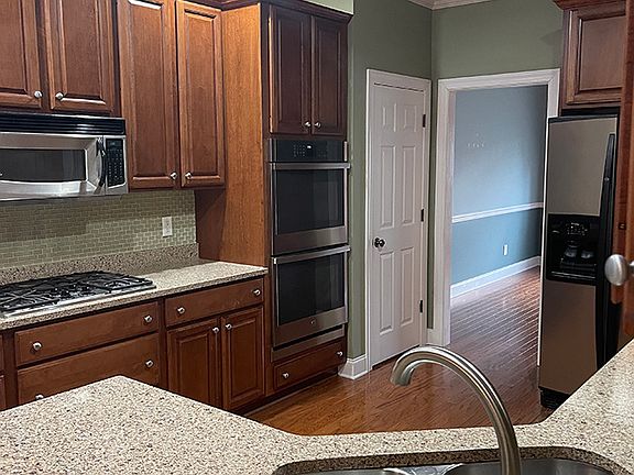 4th image of 929 Brenau Point Dr