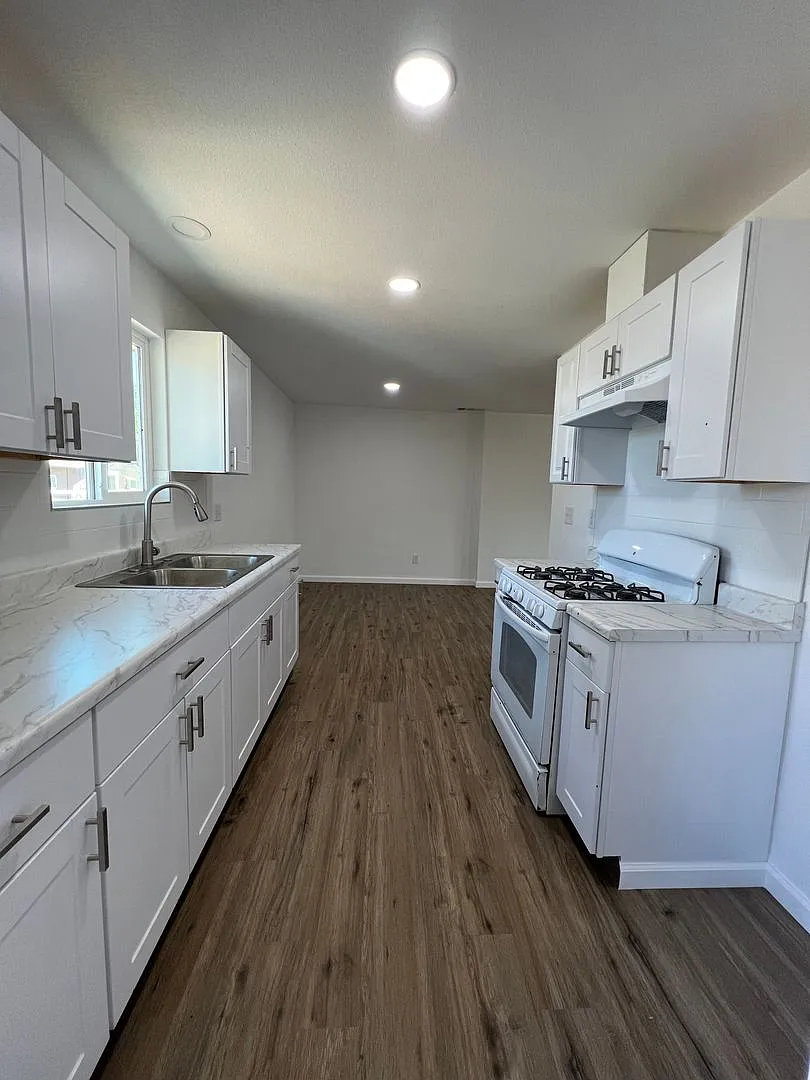 3bd/1ba unit and NEWLY remodeled!! — Photo 3