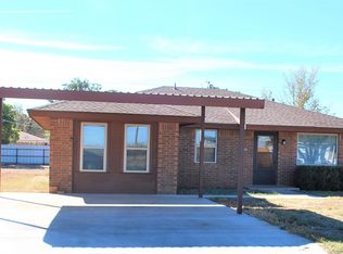 305 W 4th St, Sundown, TX 79372