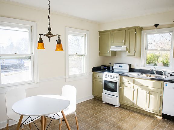 4th image of 325 Wiggins St #2A