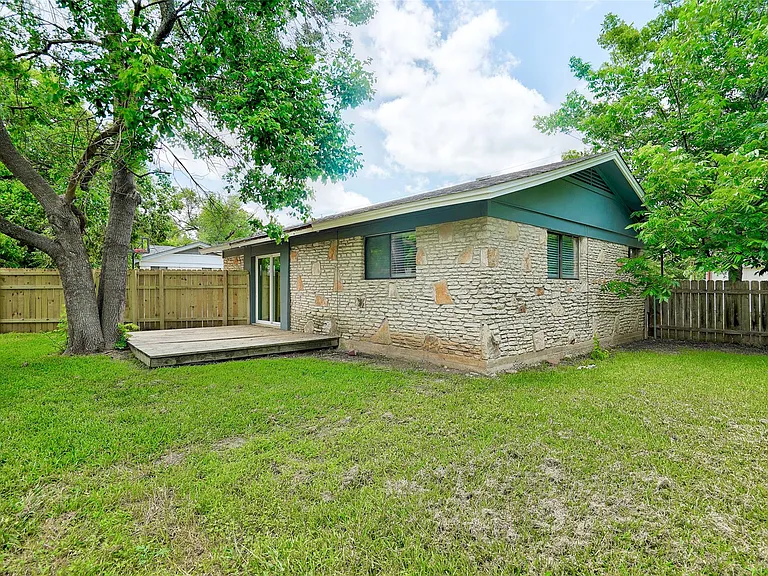 1806 Dixie Ln — Photo 21